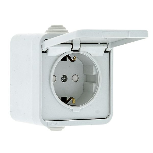 Прага Розетка 1-местная 16А с заземлением с крышкой IP44 белая с защ, штор, EKF Прага Розетка 1-местная 16А с заземлением с крышкой IP44 белая с защ, штор, EKF