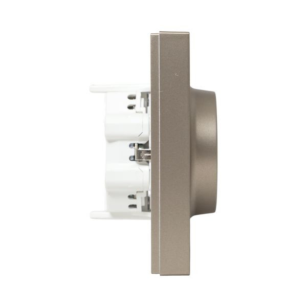 Механизм розетки двойной, 16А, с заземлением, со шторками, с рамкой, шампань Эпика EKF Механизм розетки двойной, 16А, с заземлением, со шторками, с рамкой, шампань Эпика EKF