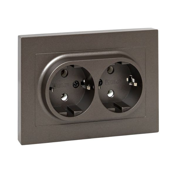 Механизм розетки двойной, 16А, с заземлением, без шторок, с рамкой, мокко Эпика EKF Механизм розетки двойной, 16А, с заземлением, без шторок, с рамкой, мокко Эпика EKF