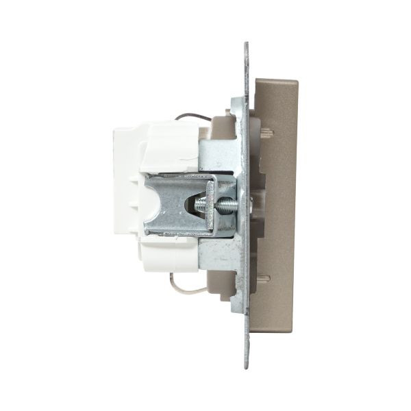 Механизм розетки, 16А, с заземлением, со шторками, шампань Эпика EKF Механизм розетки, 16А, с заземлением, со шторками, шампань Эпика EKF